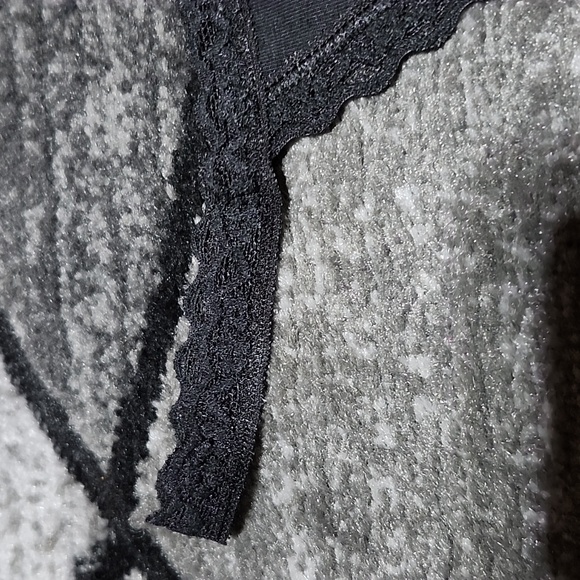 VICTORIA SECRET BLACK LACE-TRIM V-STRING PANTY NWOT MEDIUM - Picture 2 of 9